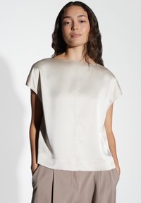 Атласная блузка Атласная блузка