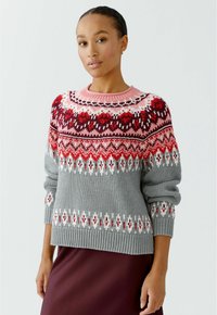 Жаккардовая вязаная кофта Жаккардовая вязаная кофта