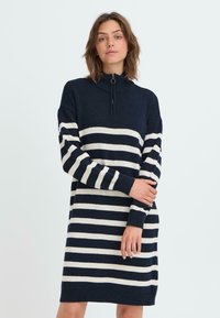 Вязаное платье Вязаное платье