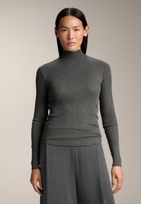 Пуловер Пуловер