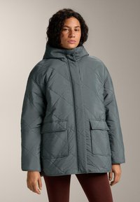 Спортивная куртка Спортивная куртка