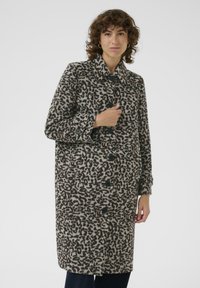 Шерстяное пальто Шерстяное пальто