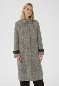 Шерстяное пальто Шерстяное пальто