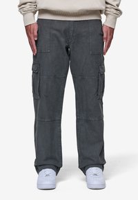 Брюки с накладными карманами Брюки с накладными карманами