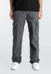 Брюки с накладными карманами Брюки с накладными карманами