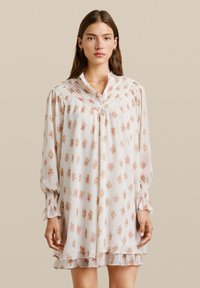 Короткое платье Короткое платье