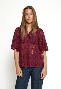 Кружевная блузка Кружевная блузка