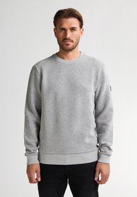 Пуловер Пуловер