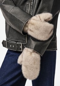 Перчатки Перчатки