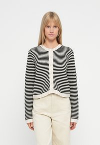 Вязаная кофта Вязаная кофта