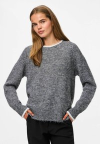 Пуловер Пуловер