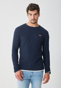 Лонгслив Лонгслив