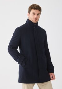 Короткое пальто Короткое пальто