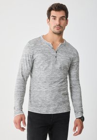 Лонгслив Лонгслив