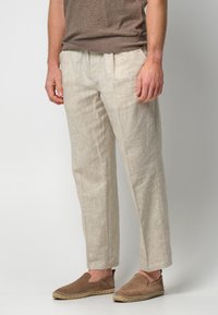 Льняные брюки Льняные брюки