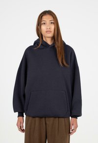 Пуловер с капюшоном Пуловер с капюшоном