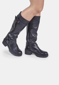 Ковбойские сапоги Ковбойские сапоги