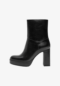 Высокие сапоги Высокие сапоги