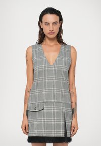 Короткое платье Короткое платье