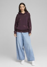 Пуловер с капюшоном Пуловер с капюшоном