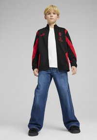 Спортивная куртка Спортивная куртка