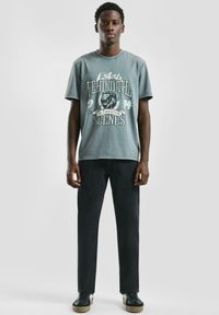 Прямые джинсы Прямые джинсы