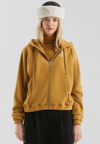 Флисовая куртка Флисовая куртка