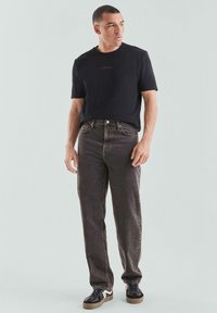 Прямые джинсы Прямые джинсы