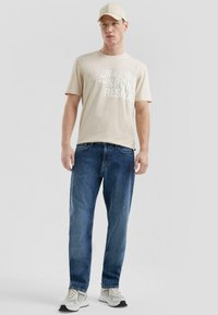 Прямые джинсы Прямые джинсы