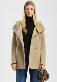 Короткое пальто Короткое пальто