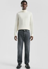 Прямые джинсы Прямые джинсы