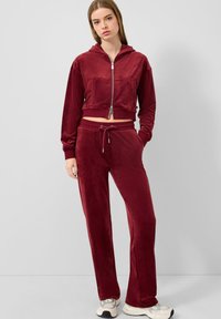 Спортивные штаны Спортивные штаны