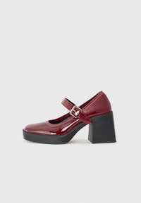 Туфли на высоком каблуке Туфли на высоком каблуке