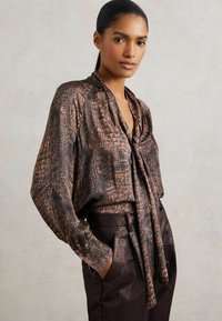 Блузка Блузка