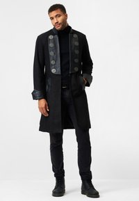 Шерстяное пальто Шерстяное пальто