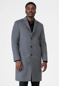 Короткое пальто Короткое пальто