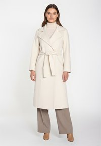 Шерстяное пальто Шерстяное пальто