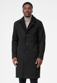 Короткое пальто Короткое пальто