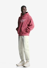 Брюки с накладными карманами Брюки с накладными карманами