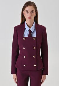 Костюм Костюм