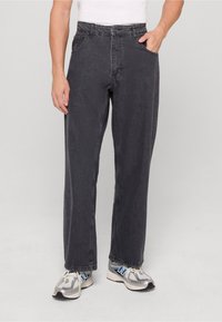 Прямые джинсы Прямые джинсы