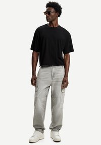 Свободные джинсы Свободные джинсы