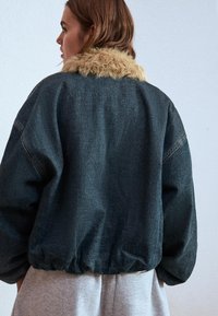 Джинсовая куртка Джинсовая куртка