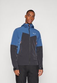 Спортивная куртка Спортивная куртка