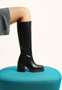 Сапоги на платформе Сапоги на платформе