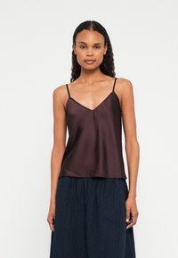 Топ на бретельках Топ на бретельках