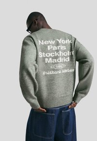 Пуловер Пуловер