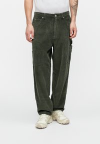 Вельветовые брюки Вельветовые брюки