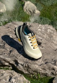 Походные кроссовки Походные кроссовки