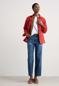 Куртка с накладнымит карманами Куртка с накладнымит карманами